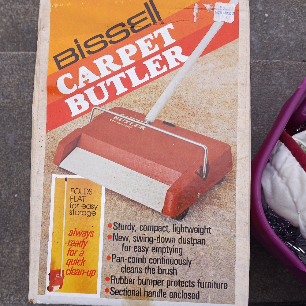 Bissell Carpet Butler in Red and White